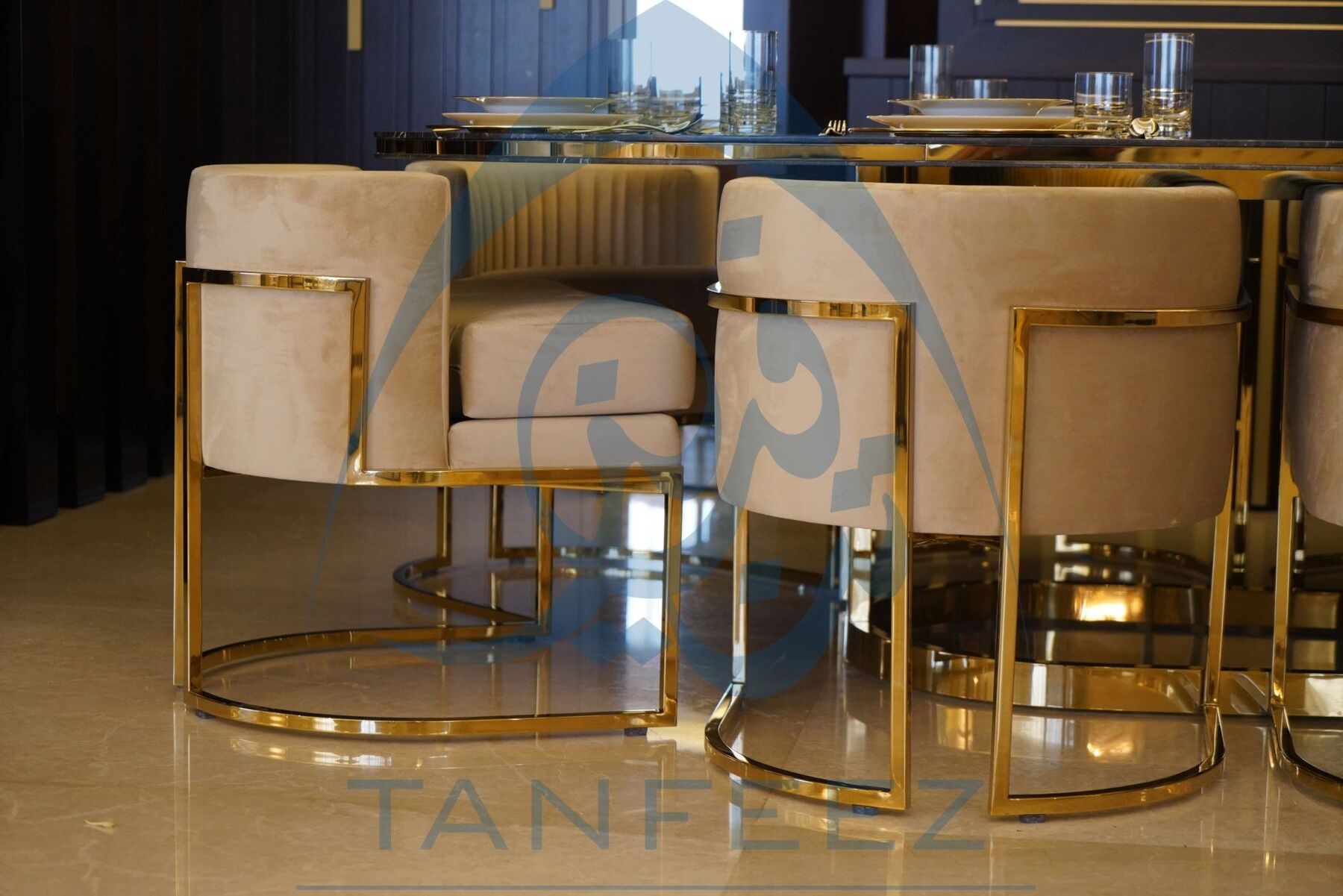 Dining chairs in velvet and polished gold